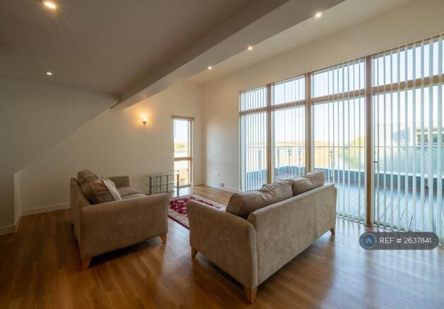 Kitchen / Lounge