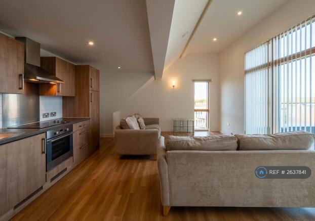 Kitchen / Lounge