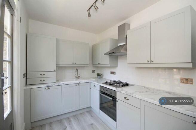 Fully Fitted Kitchen