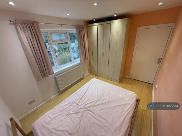 Bedroom 1, Doublebed, Wardrobe, Garden View