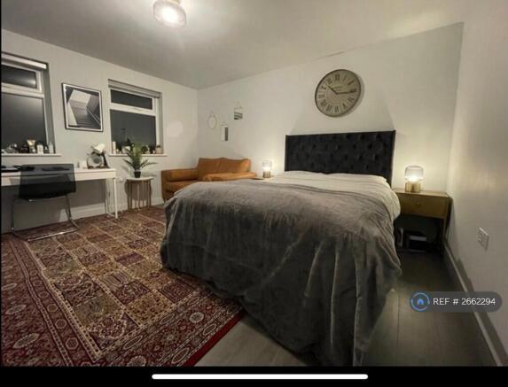 Studio Bedroom With Sofa Desk Kitchenette, Ensuite