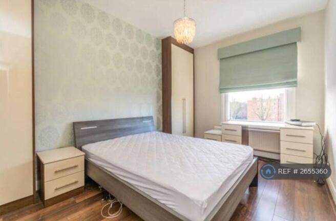 Super King Size Bed With Views Of Paddington Rec