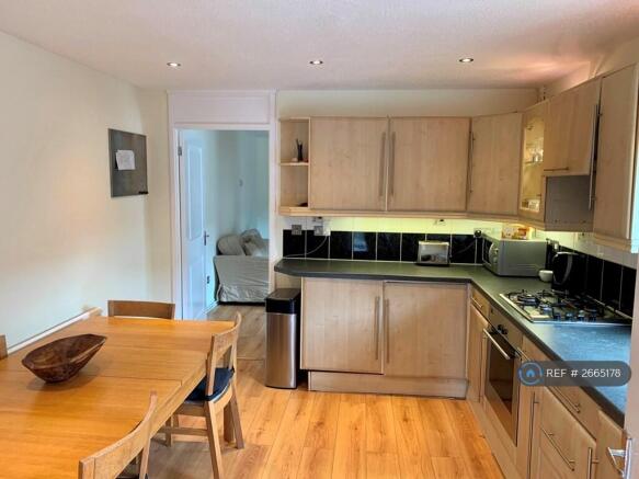 Kitchen Including 6 Seater Table