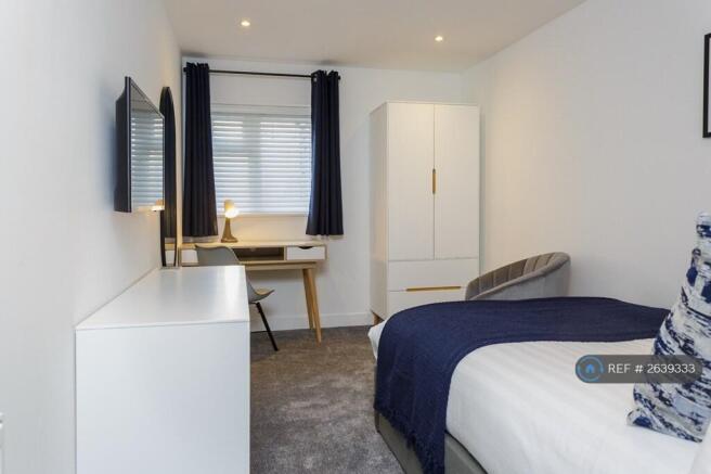 Spacious And Bright - Bedroom 2