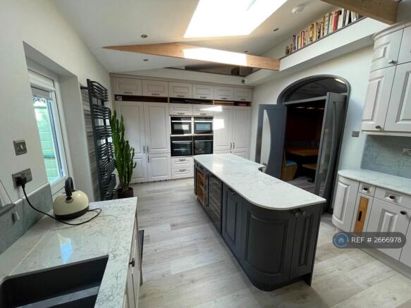 Kitchen (3/3) (Shared)