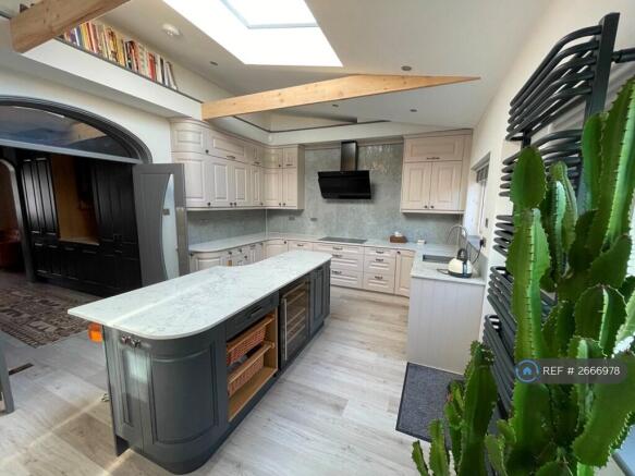 Kitchen (1/3) (Shared)