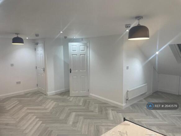 Room 5 - Ensuite - Extra Large