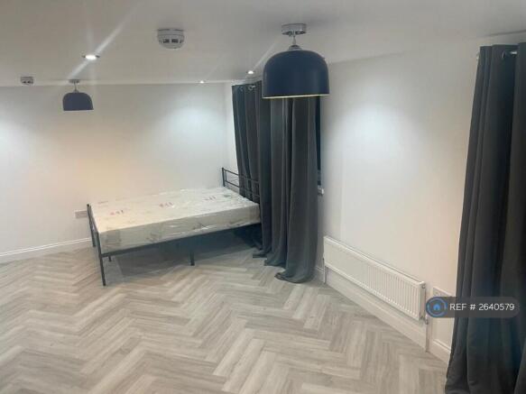 Room 5 - Ensuite - Extra Large
