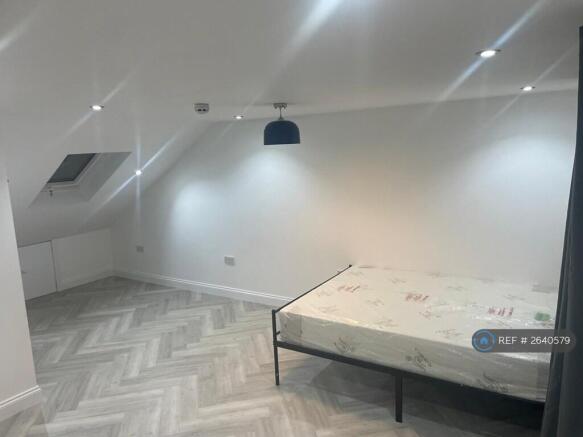 Room 5 - Ensuite - Extra Large