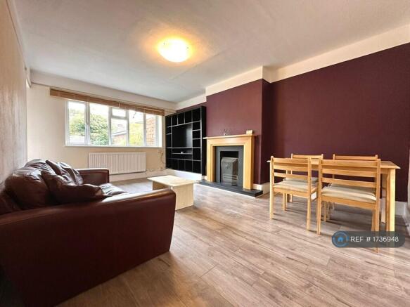 Large, Spacious Living Room