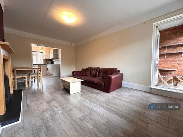 Large, Spacious Living Room