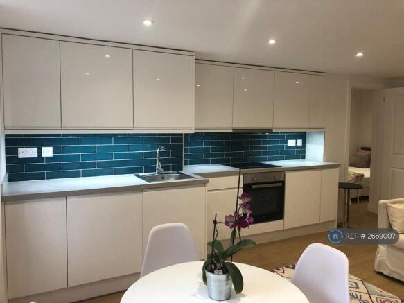 Flat 1: Gourmet Kitchen