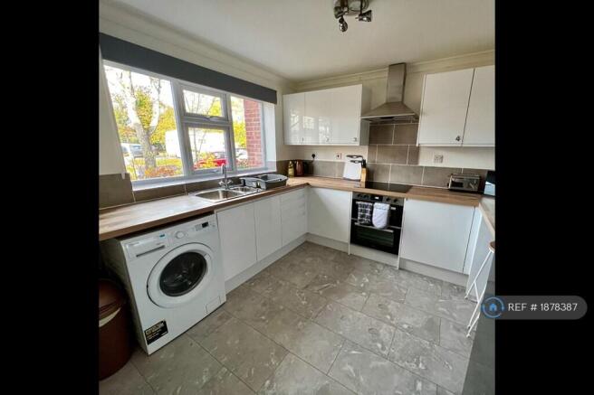 Kitchen Photo 1