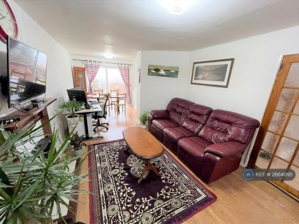 Living Room / Dining