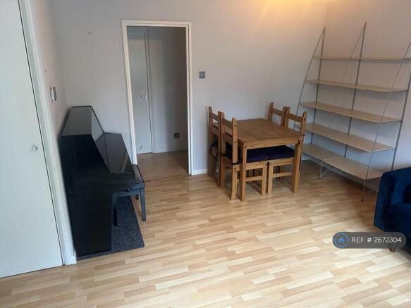 Lounge/Dining Area