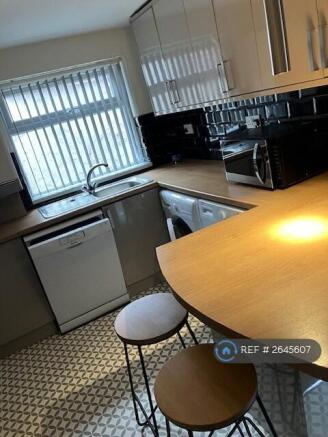 Fully Fitted Kitchen