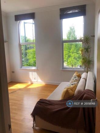 One Bed Apartment Pub Conversión In Hackney Wick