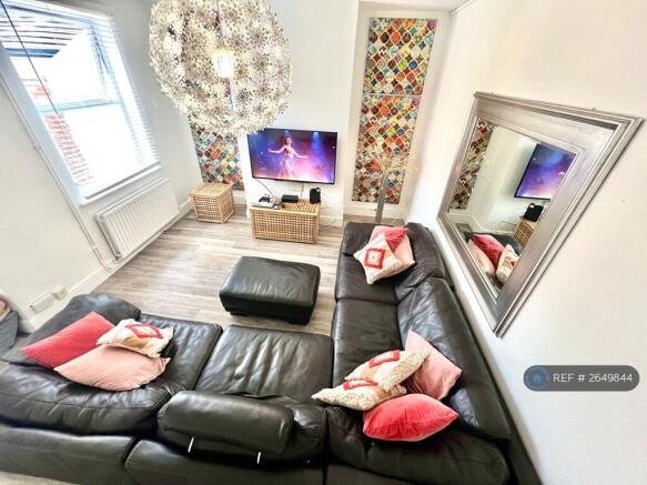 Great Communal Areas With Huge Comfy Leather Sofa