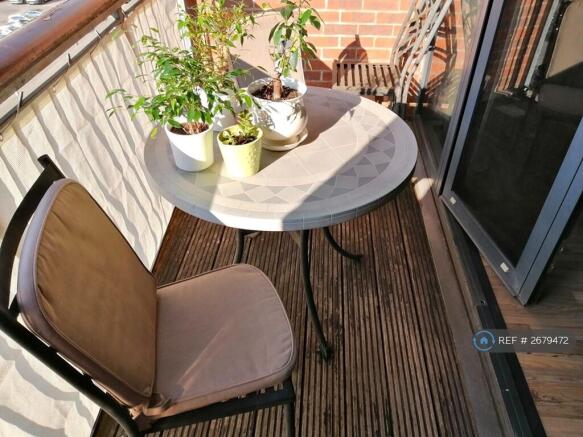 South Facing Balcony (No Table/Chair) 