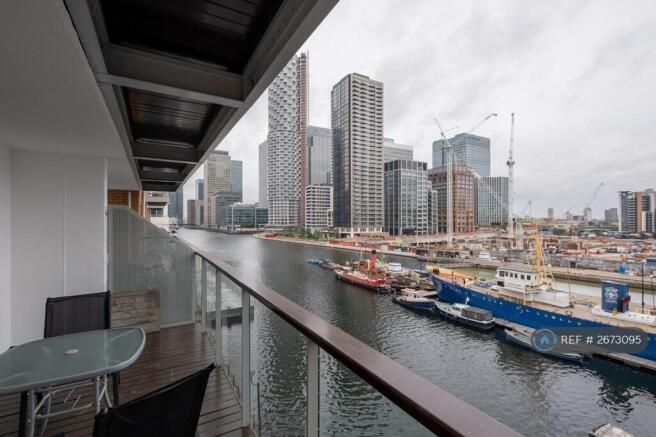 20' x 8' Balcony With a View Of Canary Wharf 