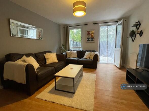 Living Room ¿ Access To Private Garden