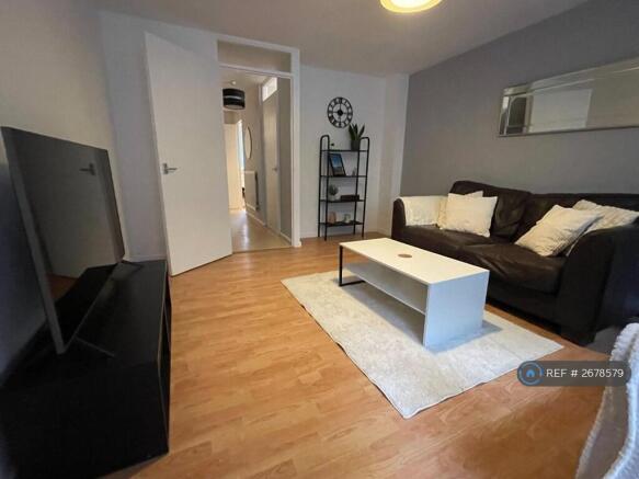 Living Room ¿ Bright And Spacious