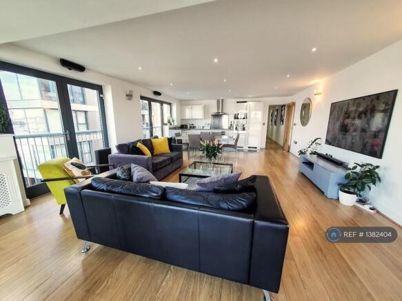 Spacious Open Plan Lounge