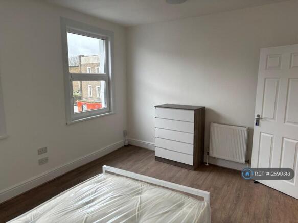 Double Bedroom  With Cupboard And Draws 