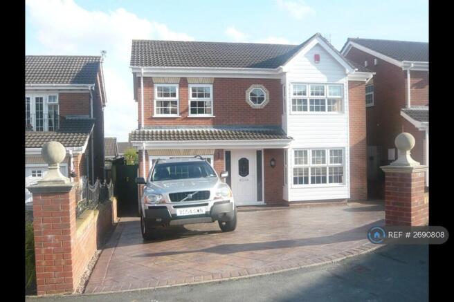Modern Detached, Easy Drive & Street Parking