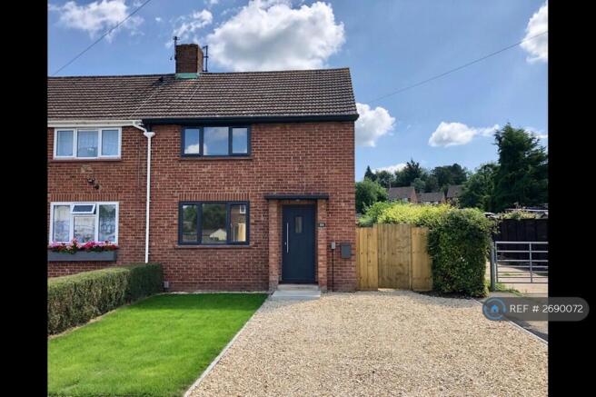 1 Parking Space And Side Access To The Garden