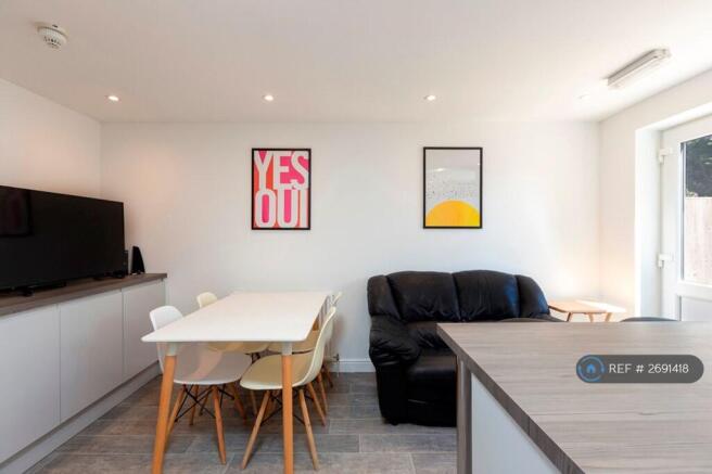 Brand New Kitchen With Large 4k Smart Tv