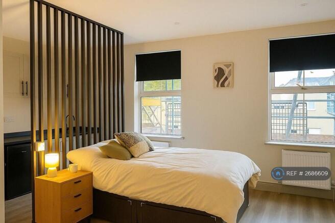 Bright And Spacious Studio Room