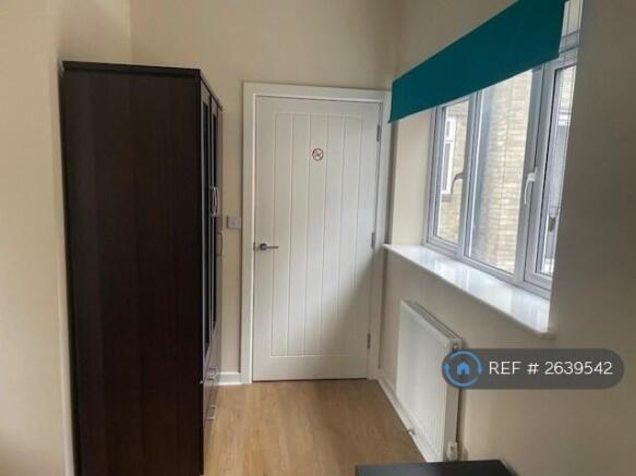 Apartment 4 Bedroom Pic 2