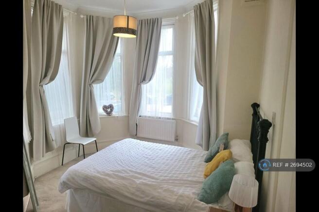 Beautiful Bay Window Bed Position 1