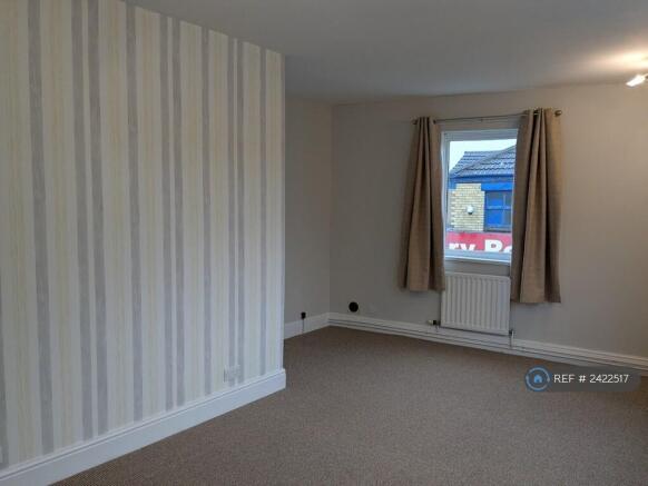 Lounge Toward De La Pole Avenue