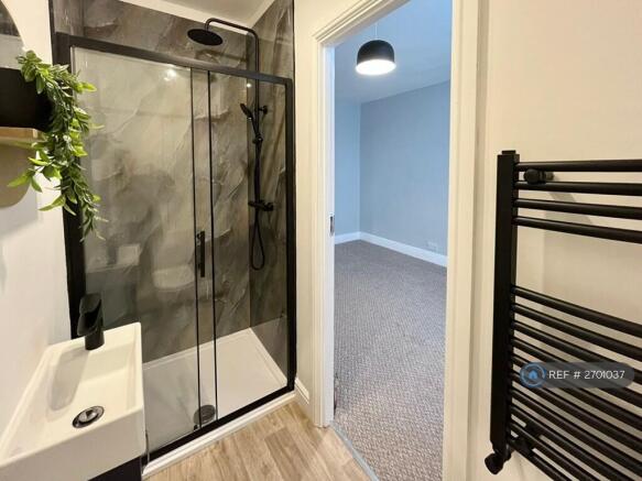 En-Suite (Bedroom 1)