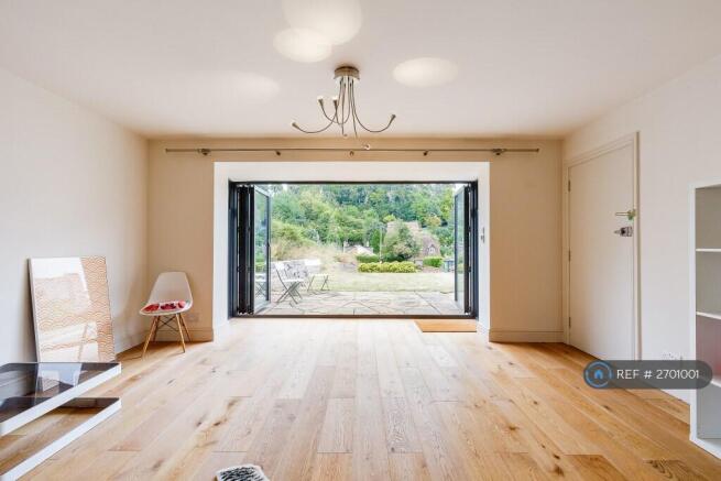 Contemporary Ground Floor Flat