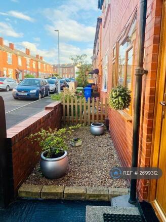 Tidy Front Garden Area