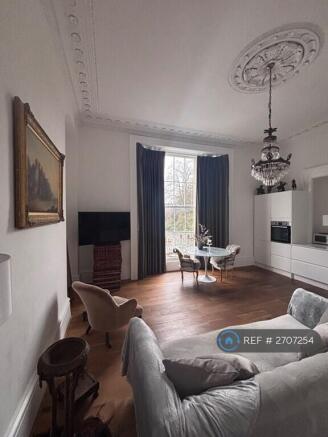 Open Plan Living Room / Kitchen