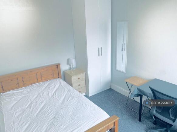 Large Double Ensuite Room