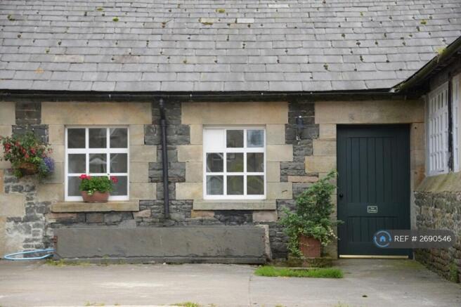 Yan Entrance/ 2 Parking Places