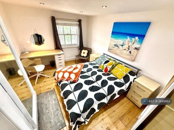 Room 4 Gorgeous Room With Built In Wardrobe