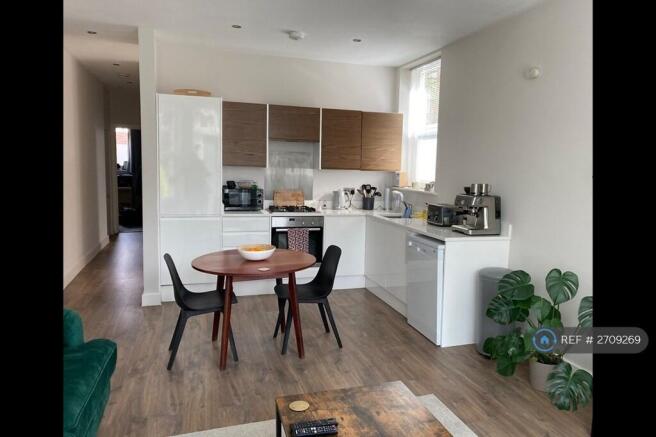 Fully Fitted Kitchen