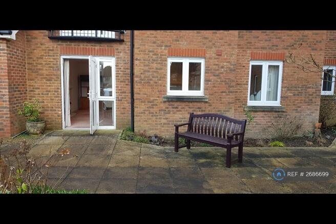 Easy Access To The Garden - Seating Outside Flat