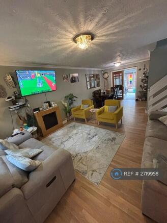 Living Room 1 To The Front