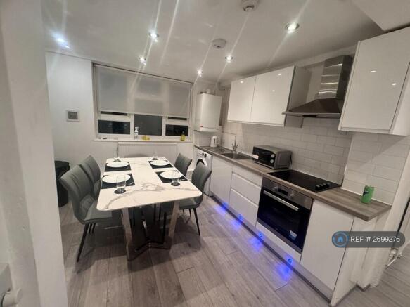 Kitchen/Communal Area