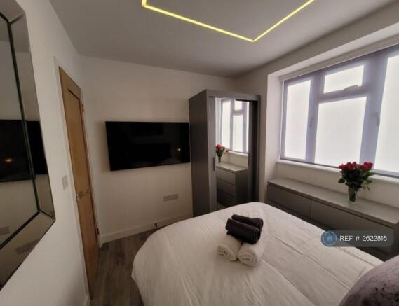 Master Double Bedroom With Ensuite Shower