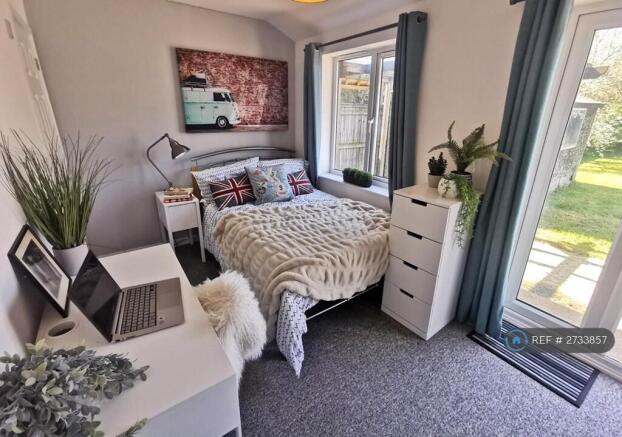 Light, Bright Double En-Suite Garden Room