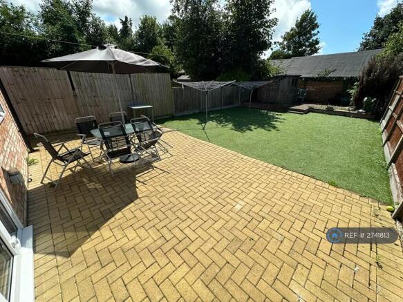 Garden, Seating Chairs & 2 Washing Lines