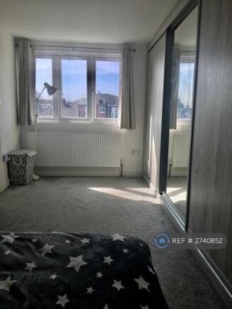 Large Master Bedrrom 1